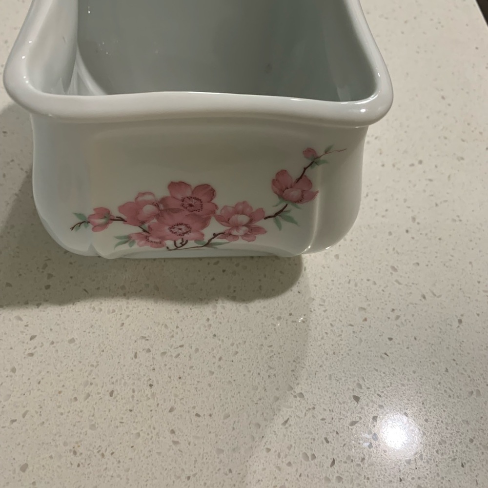 Porcelain jewelry holder
